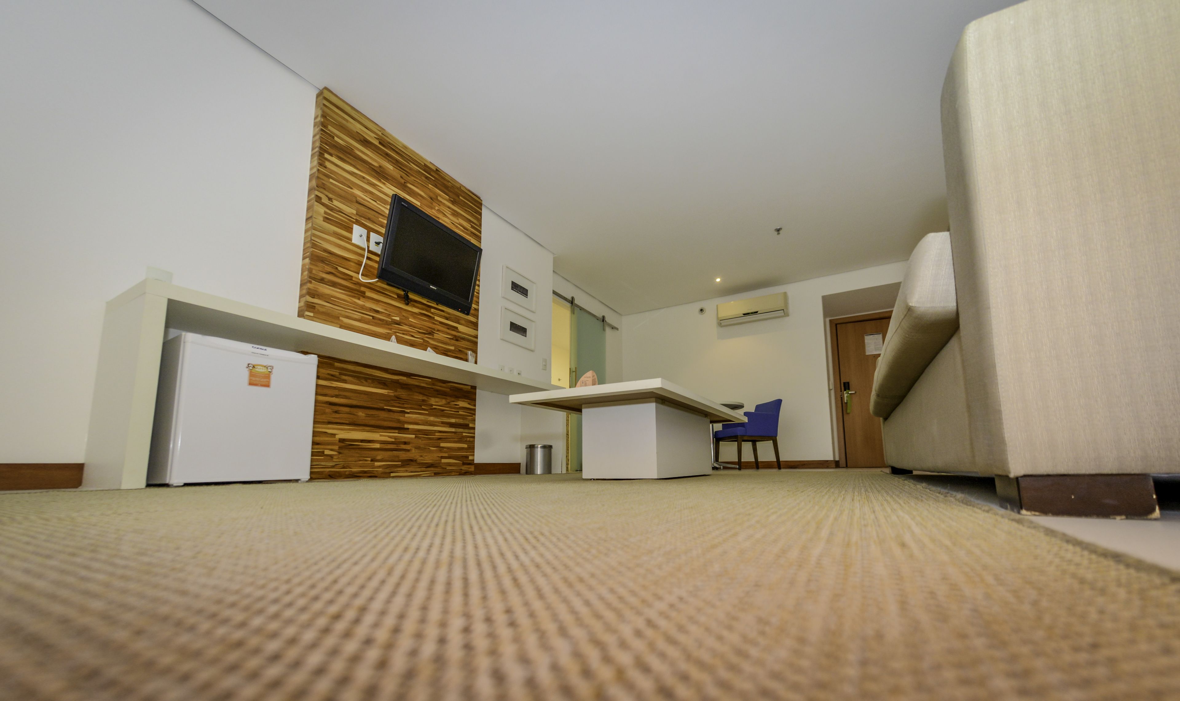 suite, 1 king bed, balcony, oceanfront | living room | 32-inch led tv with cable channels, tv