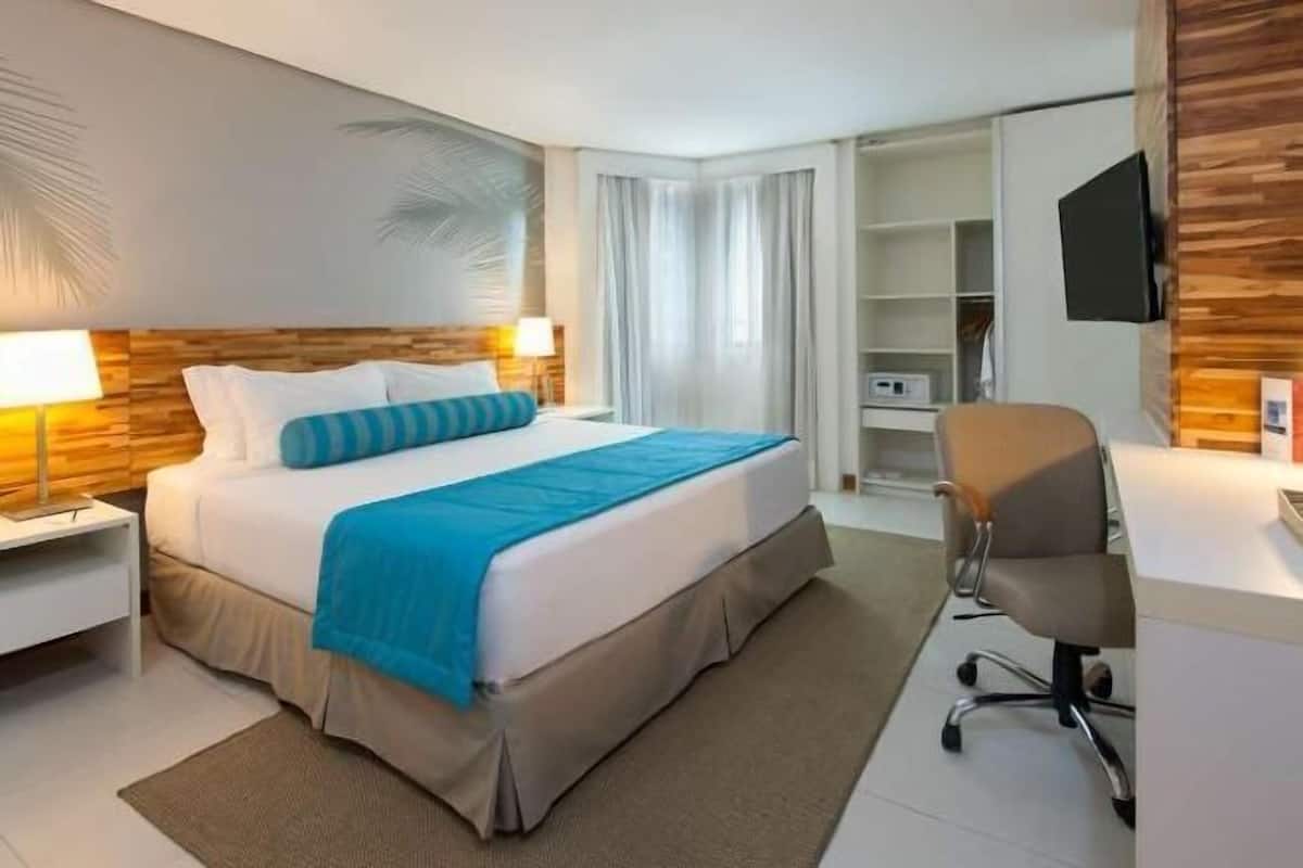 Minibar, in-room safe, individually decorated, individually furnished