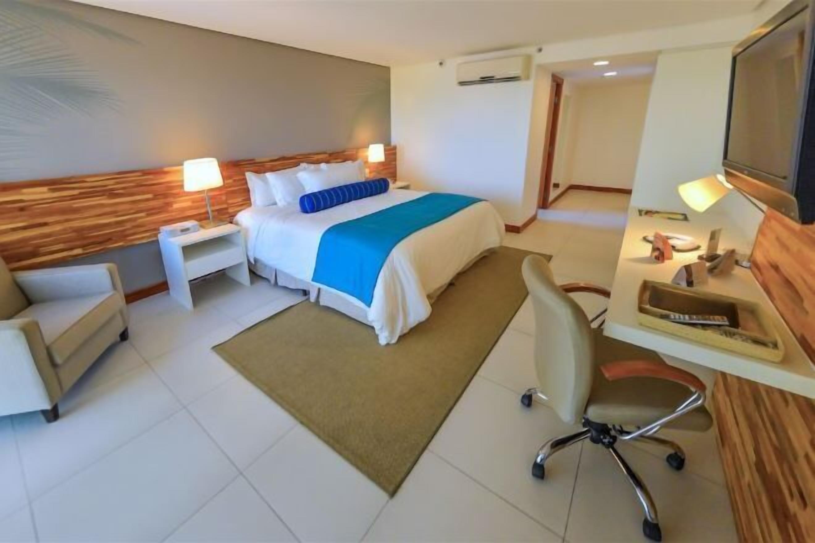 Minibar, in-room safe, individually decorated, individually furnished