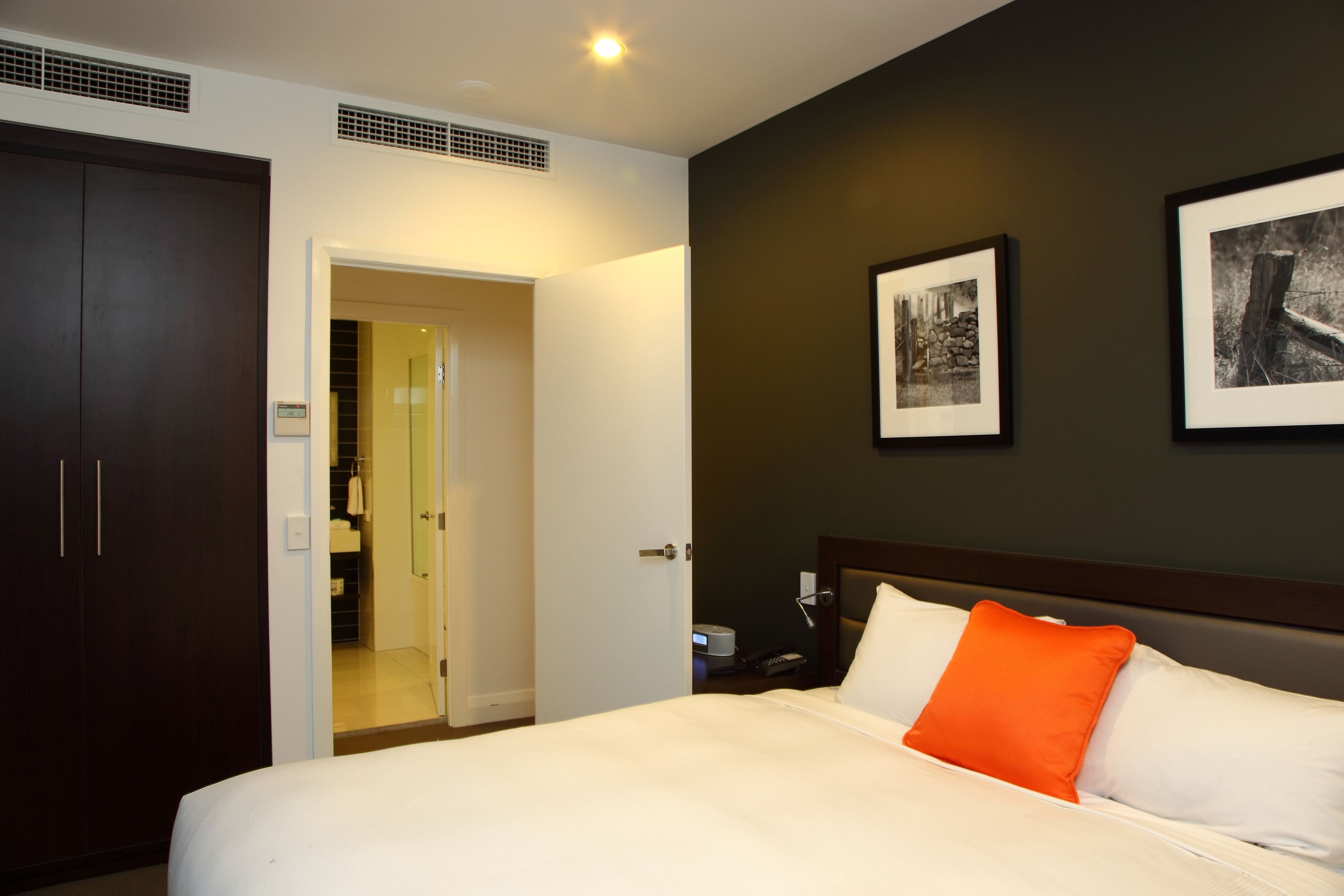 1 bedroom, premium bedding, minibar, in-room safe