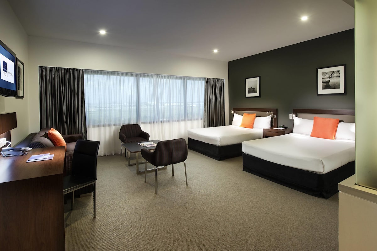 Premier Twin Room, 2 Queen Beds | Premium bedding, minibar, in-room safe, desk