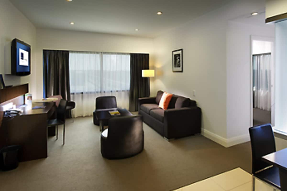 executive suite, 1 king bed | 1 bedroom, premium bedding, minibar, in-room safe