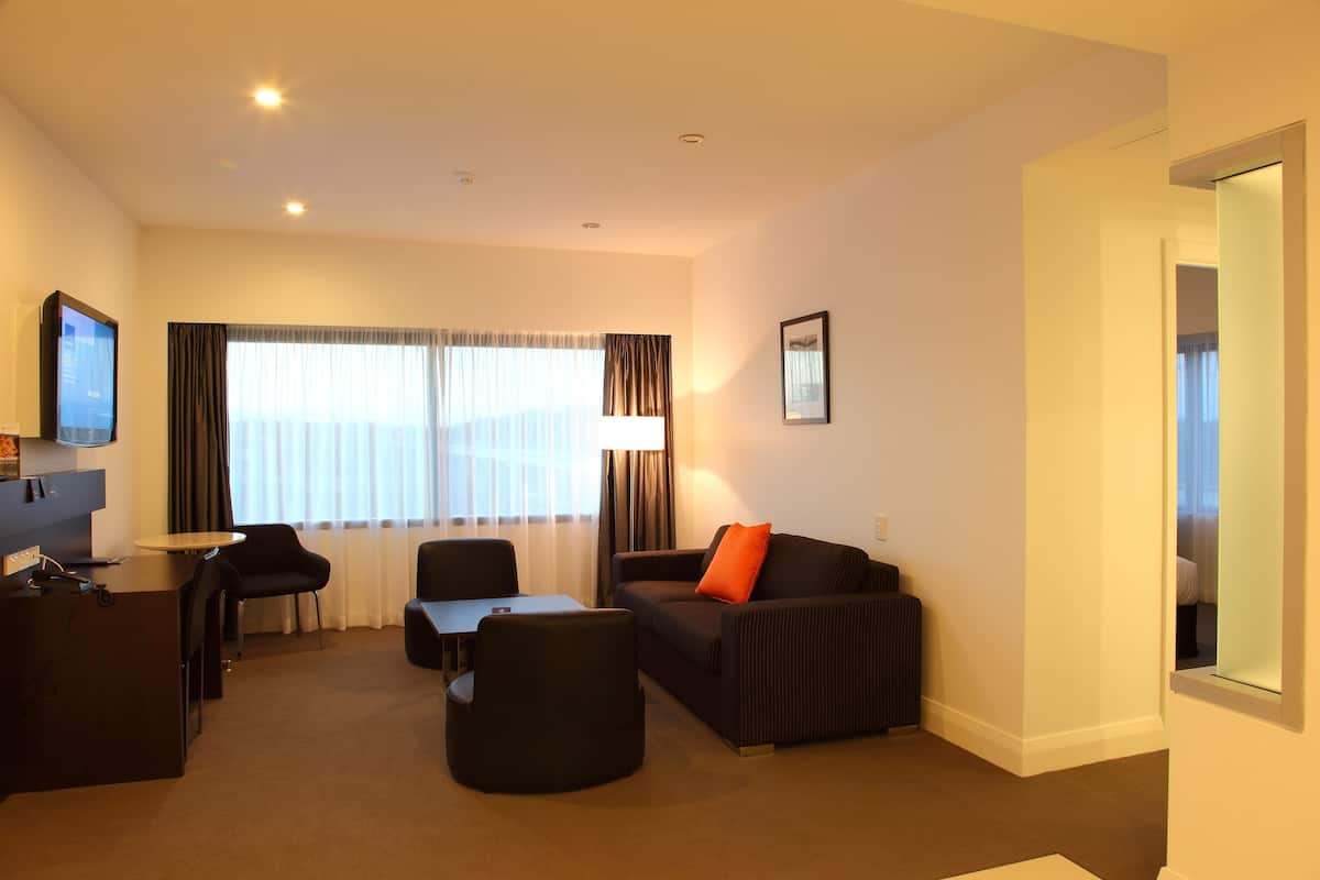 executive suite, 1 king bed | 1 bedroom, premium bedding, minibar, in-room safe