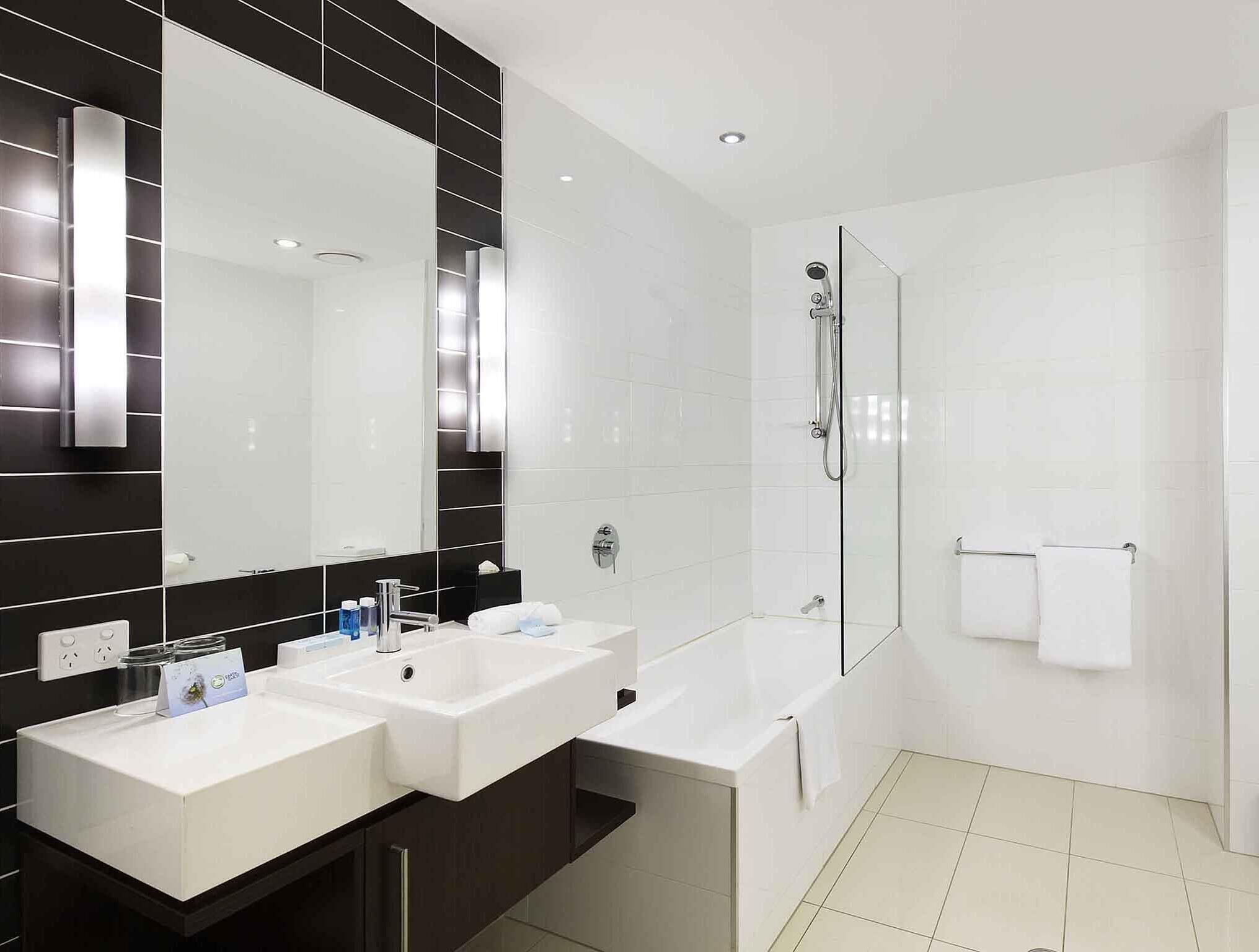 1 bedroom, premium bedding, minibar, in-room safe