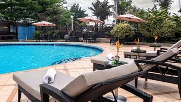 Outdoor pool, free pool cabanas, pool umbrellas