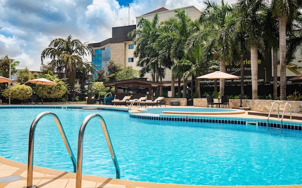 Front of property - Oak Plaza Hotels - East Airport (Accra)