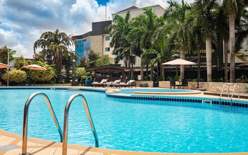 Oak Plaza Hotels - East Airport