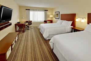 ห้องพัก, เตียงควีนไซส์ 2 เตียง | เครื่องนอนป้องกันสารก่อภูมิแพ้, ผ้านวมขนเป็ด, เตียงพร้อมฟูกเสริมที่นอน