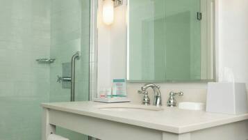 Ducha, artículos de tocador gratuitos, secador de pelo, batas