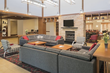 Lobby. Four Points by Sheraton Cambridge Kitchener, Ontario