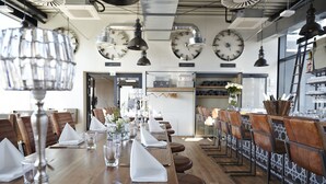 4 restaurants; lunch and dinner served - V8 Hotel Classic Motorworld Region Stuttgart (Boeblingen)