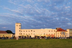Exterior - V8 Hotel Classic Motorworld Region Stuttgart (Boeblingen)