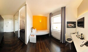 Single Room | Premium bedding, down comforters, memory foam beds, in-room safe - V8 Hotel Classic Motorworld Region Stuttgart (Boeblingen)