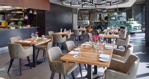 TĂ€gliches FrĂŒhstĂŒcksbuffet (24.00 EUR pro Person)