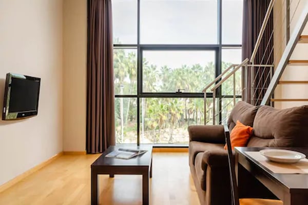 Duplex | In-room safe, blackout drapes, soundproofing, iron/ironing board