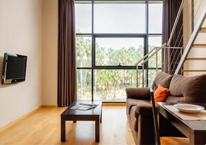 Dúplex | Caja fuerte, cortinas opacas, sistema de insonorización