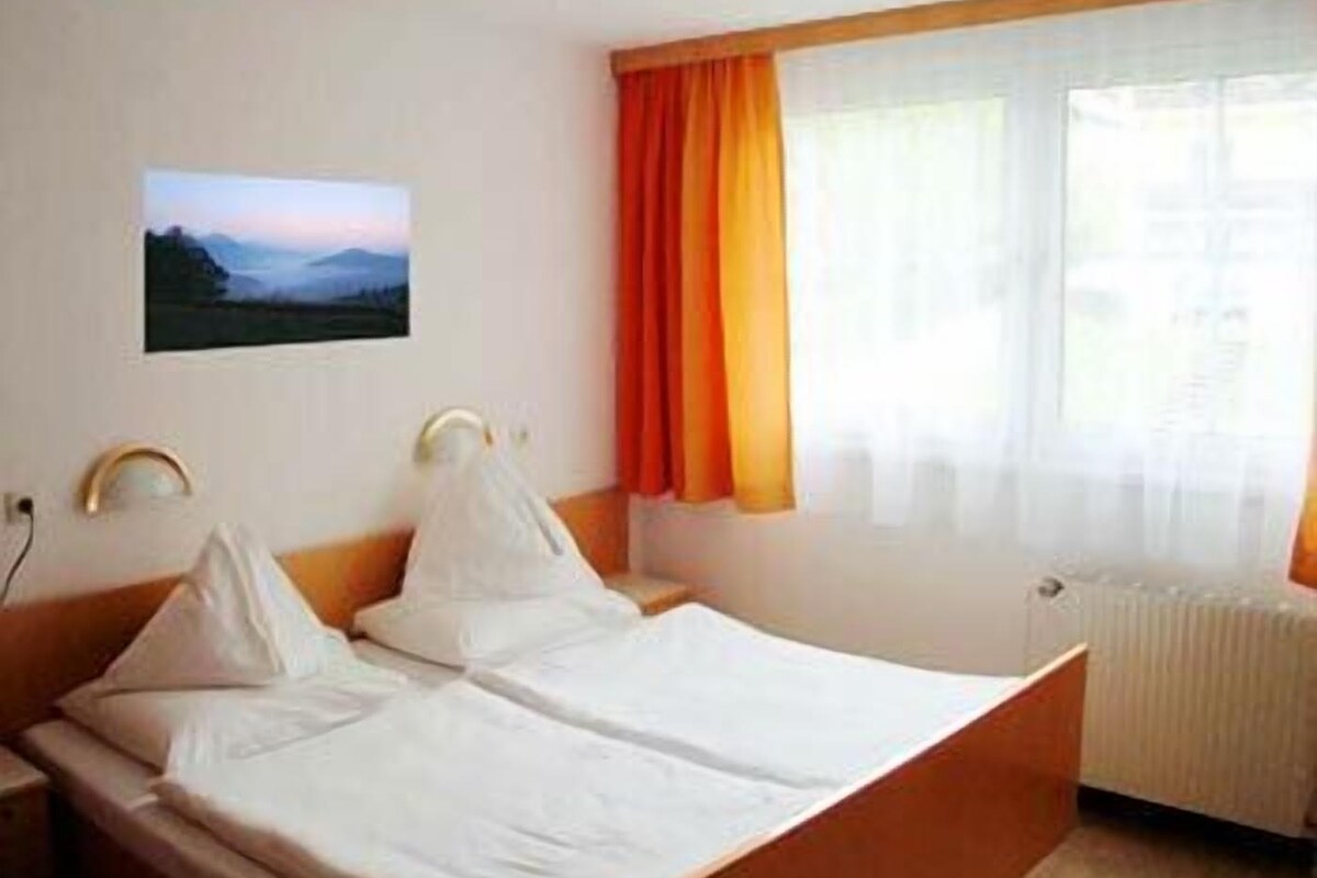Double Room | Cots/infant beds, rollaway beds, free WiFi, bed sheets