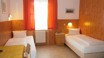 Cots/infant beds, rollaway beds, free WiFi, bed sheets