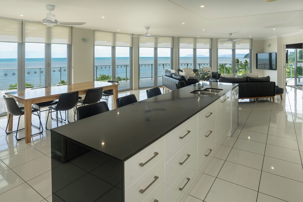 Penthouse, 3 Bedrooms, Balcony | Living area | 42-cm flat-screen TV with digital channels, plasma TV, DVD player