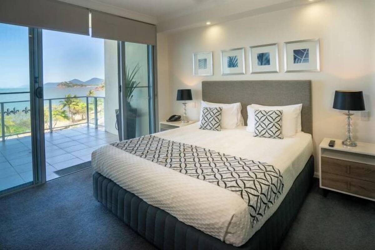 In-room safe, desk, soundproofing, iron/ironing board