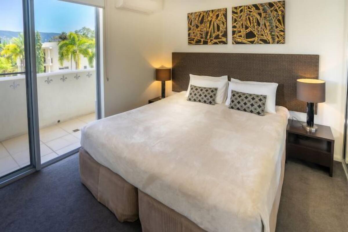 In-room safe, desk, soundproofing, iron/ironing board