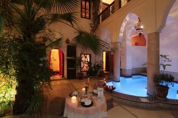 Outdoor dining - Riad al Faras (Marrakech)