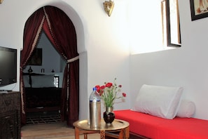 Suite | Living area | Flat-screen TV - Riad Al Amine (Marrakech)