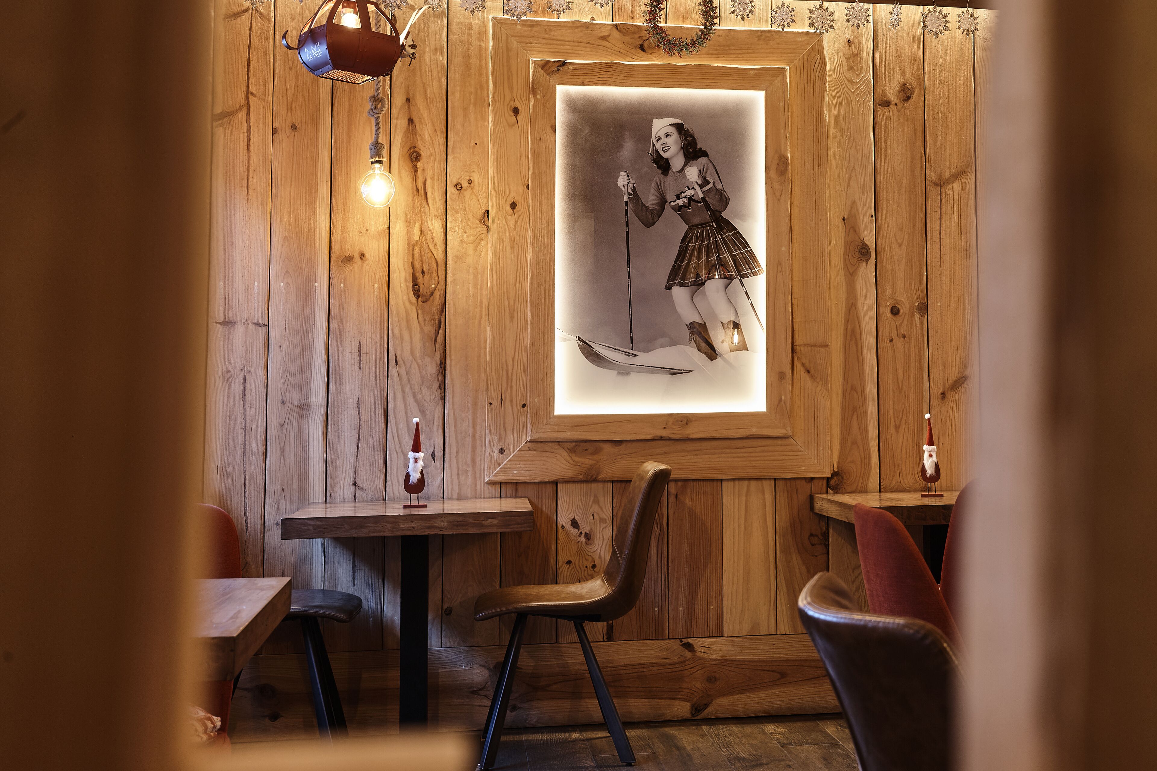 Mittagessen, lokale Küche, Speisen im Freien 