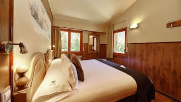 Apartment, 2 Bedrooms, Garden View | 1 bedroom, down comforters, laptop workspace, blackout drapes