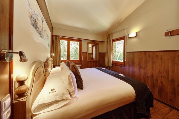 Apartment, 2 Bedrooms, Garden View | 1 bedroom, down comforters, laptop workspace, blackout drapes