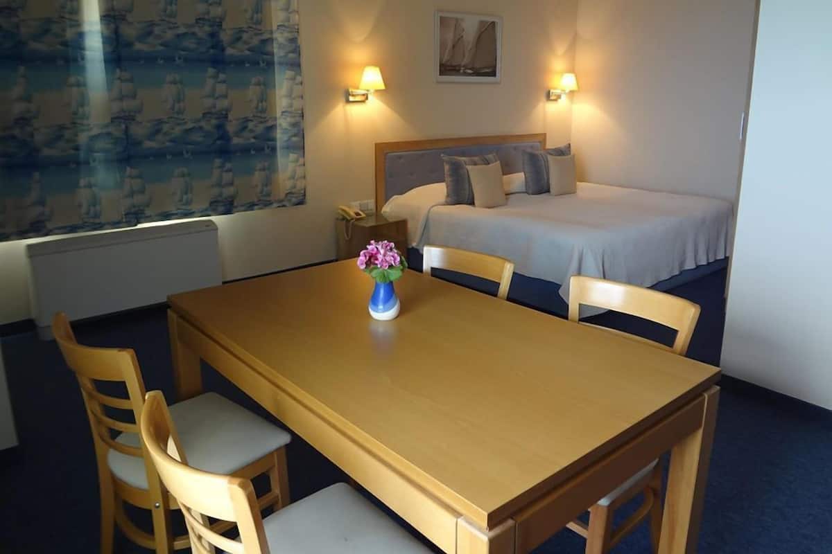 Minibar, in-room safe, desk, iron/ironing board (on request)