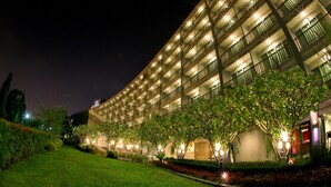A multi-story hotel with illuminated balconies and a well-maintained garden area. - Amaranth Suvarnabhumi Hotel - Free Suvarnabhumi Airport Shuttle (Bang Phli)
