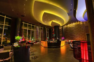 供应午餐和晚餐