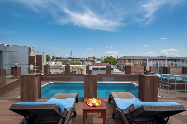 Piscine extérieure (ouverte en saison)