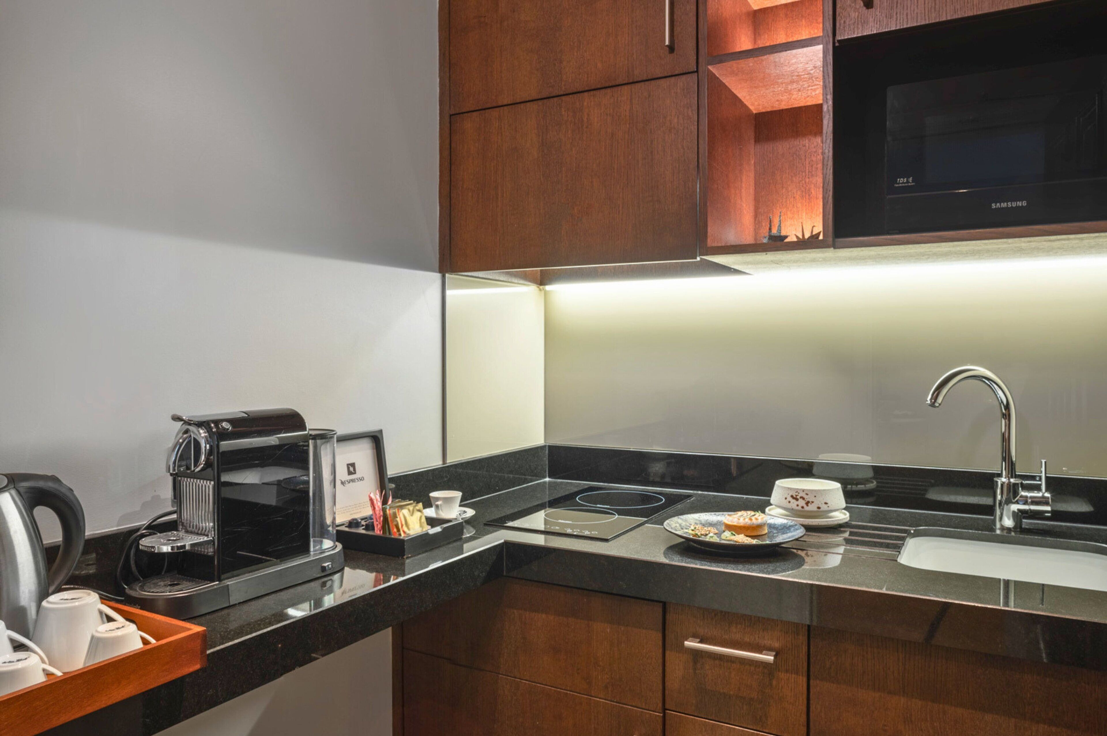 hypo-allergenic bedding, minibar, in-room safe, desk