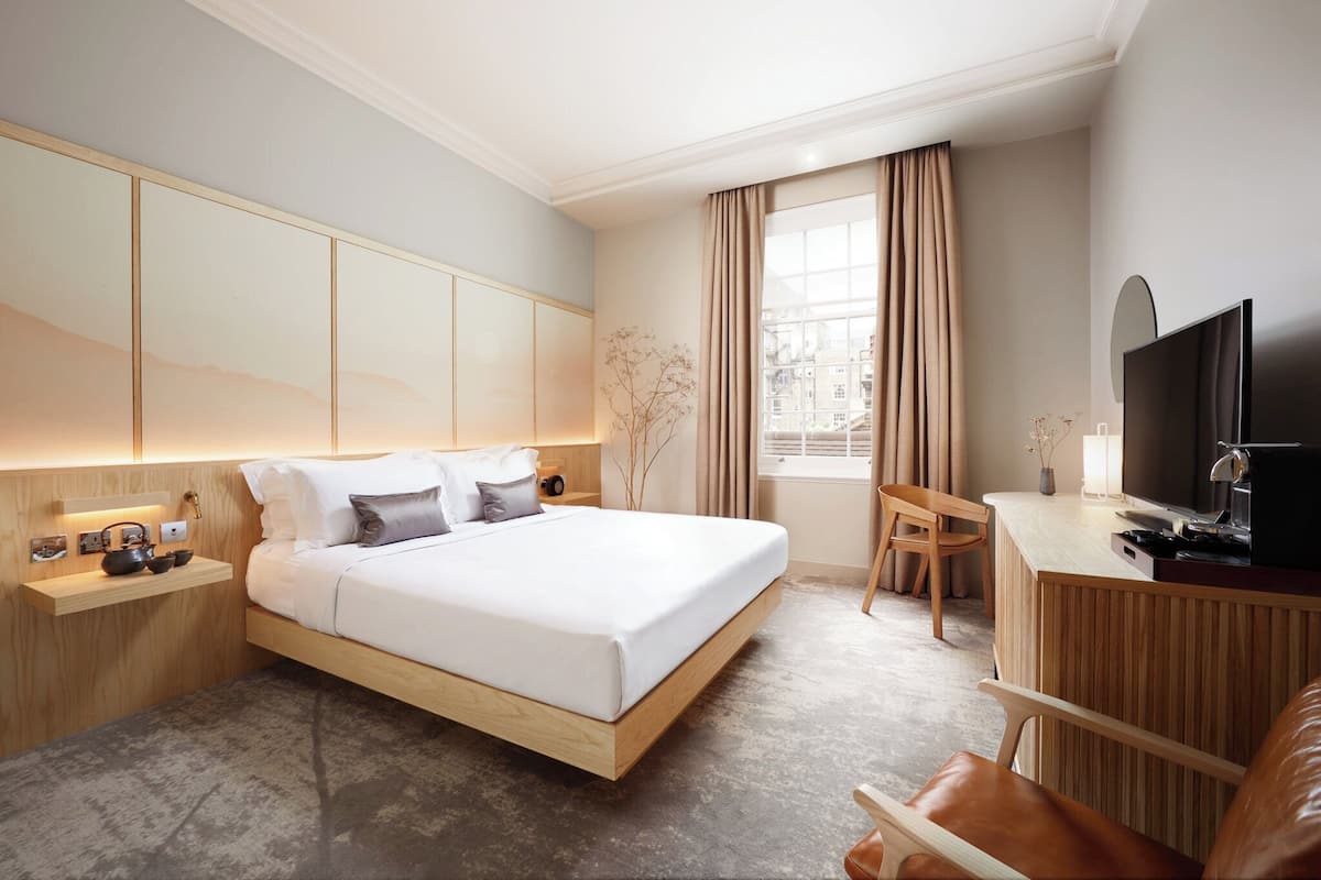 Hypo-allergenic bedding, minibar, in-room safe, desk