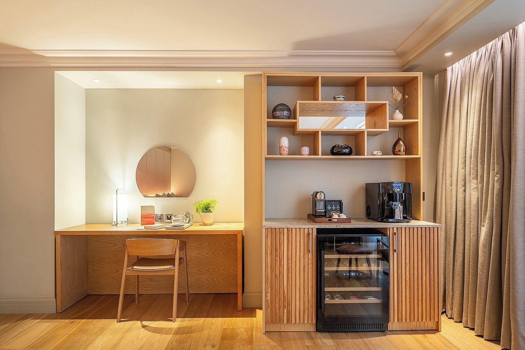 studio suite | hypo-allergenic bedding, minibar, in-room safe, desk