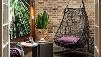 Bộ đồ giường kháng dị ứng, minibar, két bảo mật tại phòng, bàn