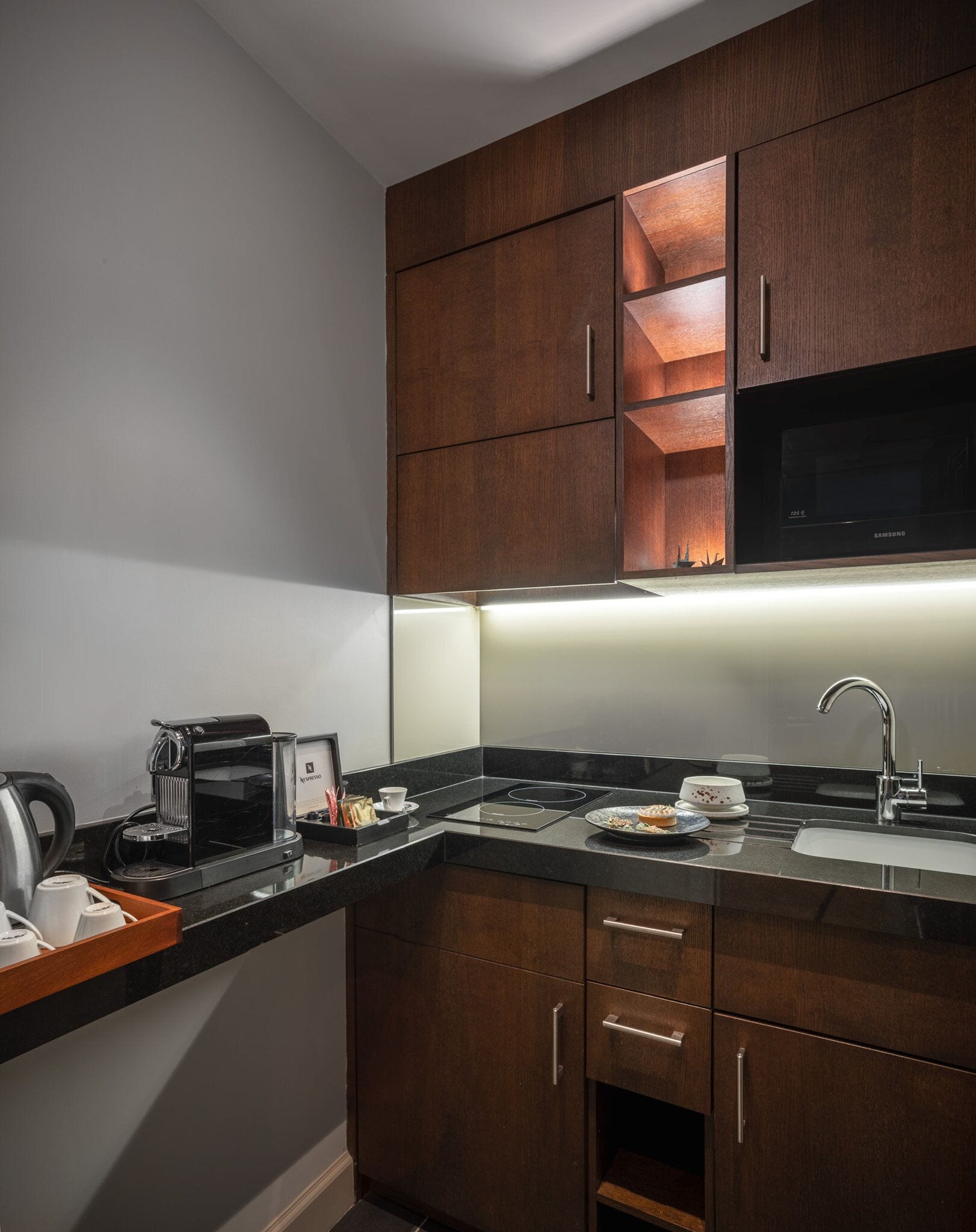 hypo-allergenic bedding, minibar, in-room safe, desk