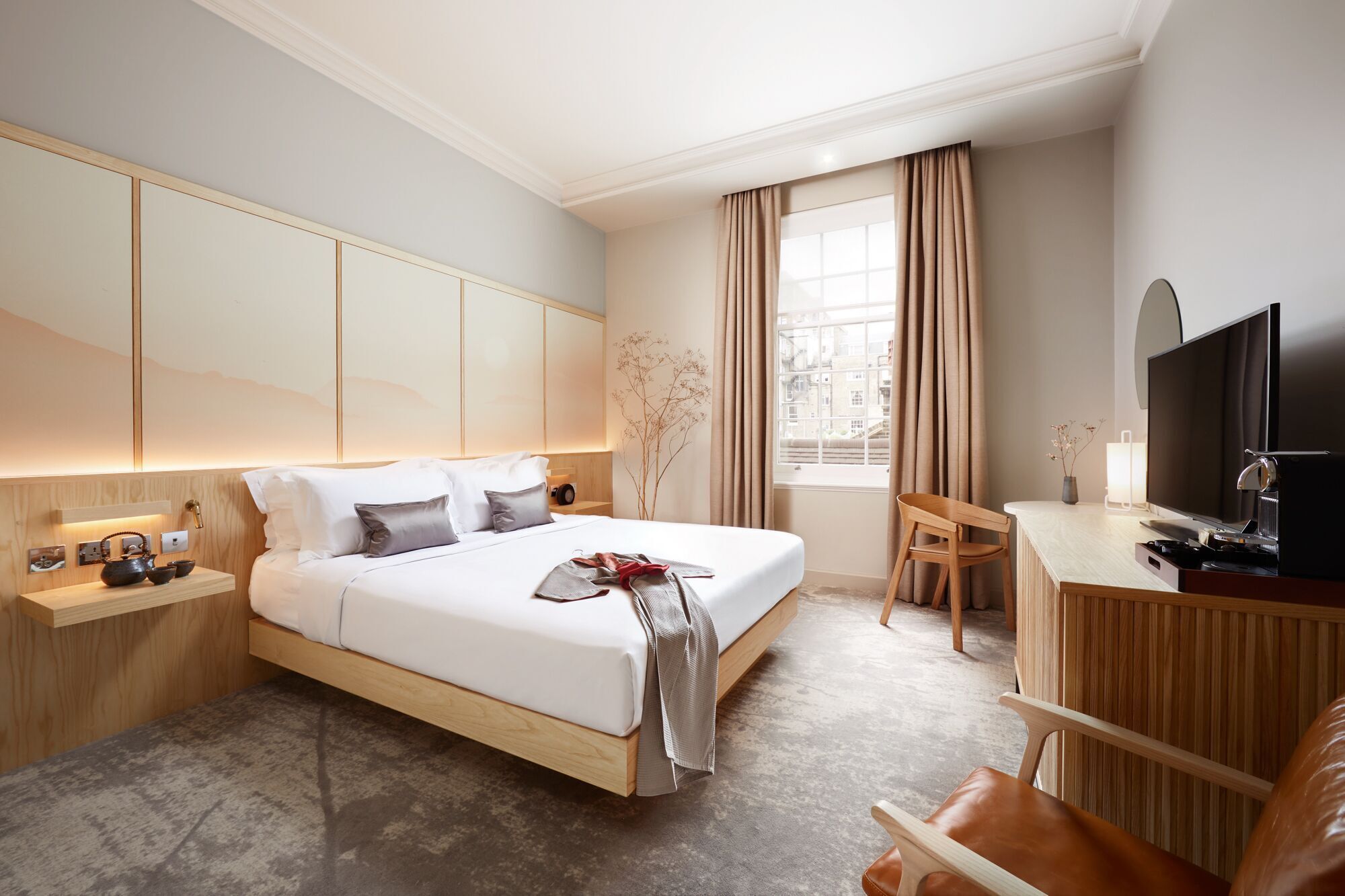 Hypo-allergenic bedding, minibar, in-room safe, desk