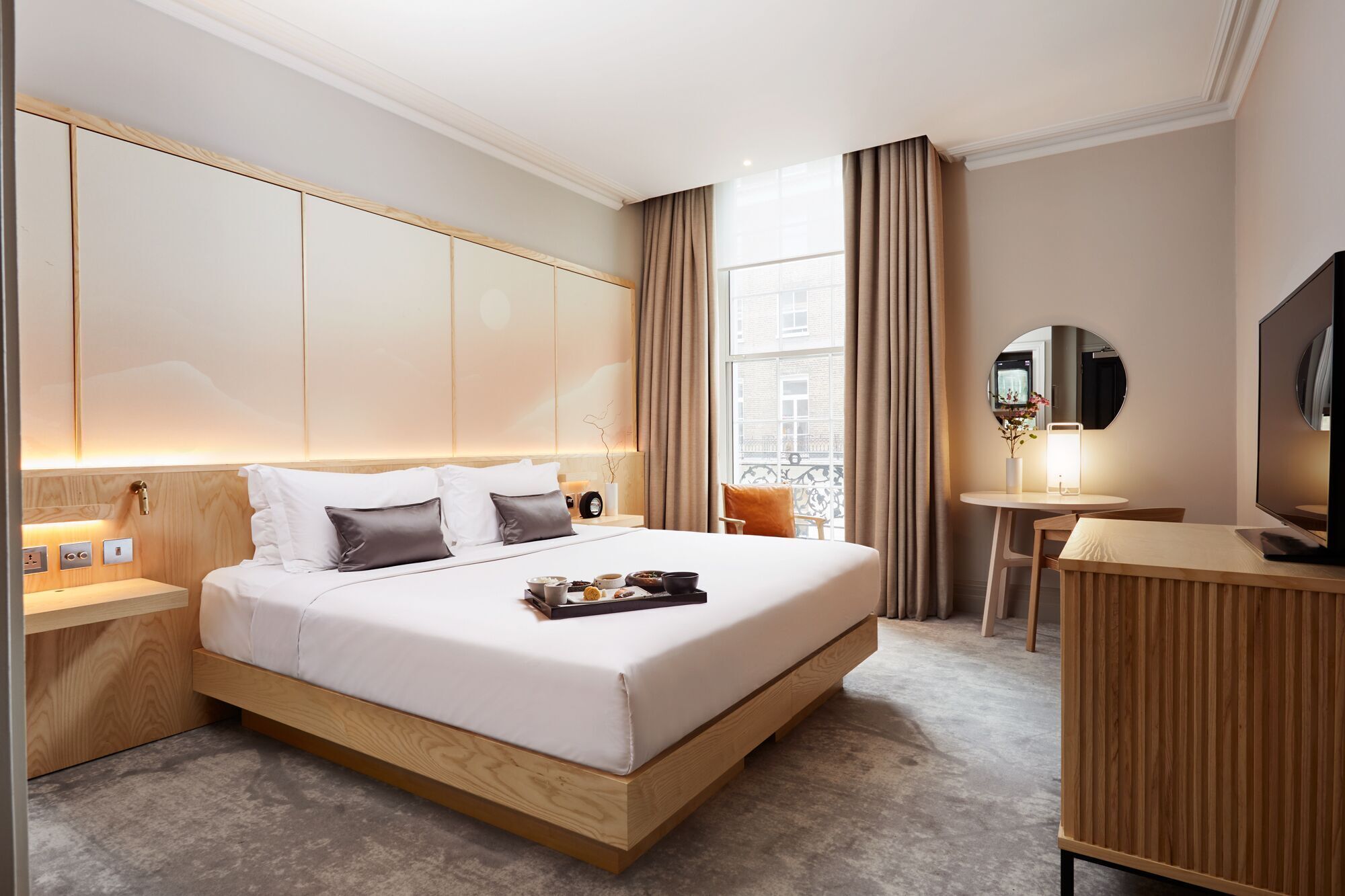 Hypo-allergenic bedding, minibar, in-room safe, desk