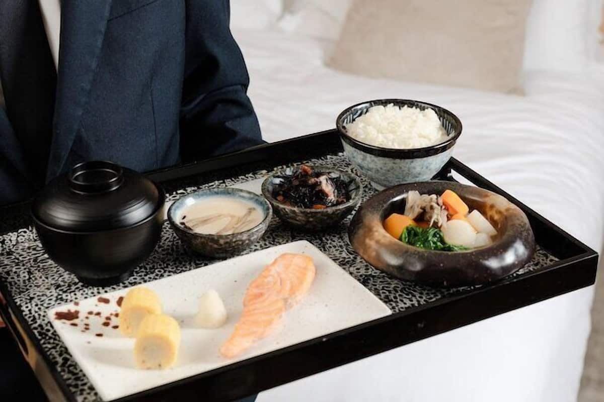 Bộ đồ giường kháng dị ứng, minibar, két bảo mật tại phòng, bàn