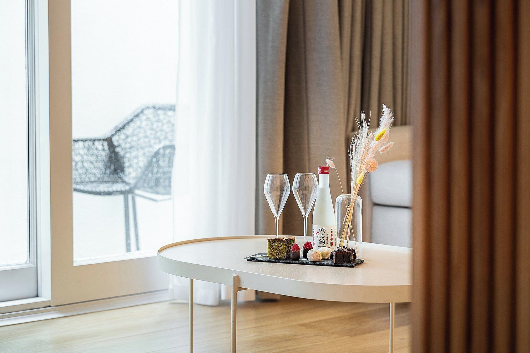 hypo-allergenic bedding, minibar, in-room safe, desk