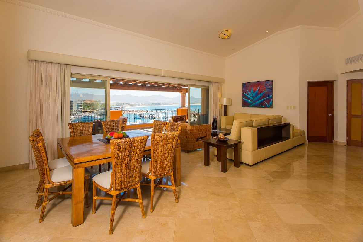 Two Bedroom Presidential Suite | Soggiorno | TV LED