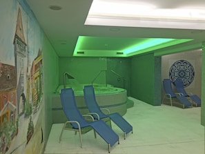 Indoor spa tub