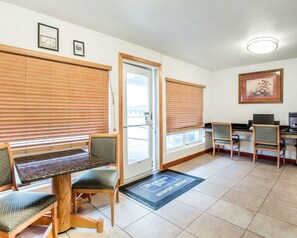 Lobby - Rodeway Inn Newport (Newport)
