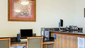 Lobby - Rodeway Inn Newport (Newport)