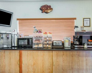 Free daily continental breakfast - Rodeway Inn Newport (Newport)