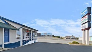 Front of property - Rodeway Inn Newport (Newport)