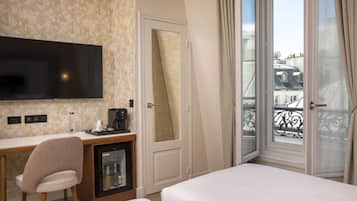 Kahden hengen deluxe-huone (yksi tai kaksi sänkyä) | Minibaari (osa tuotteista ilmaisia), tallelokero huoneessa, äänieristys